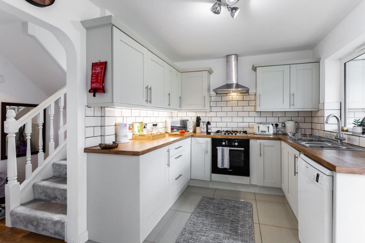 Maunsell House - Lovely Central Home Near Designer Outlets & Town With Parking 애슈퍼드 외부 사진