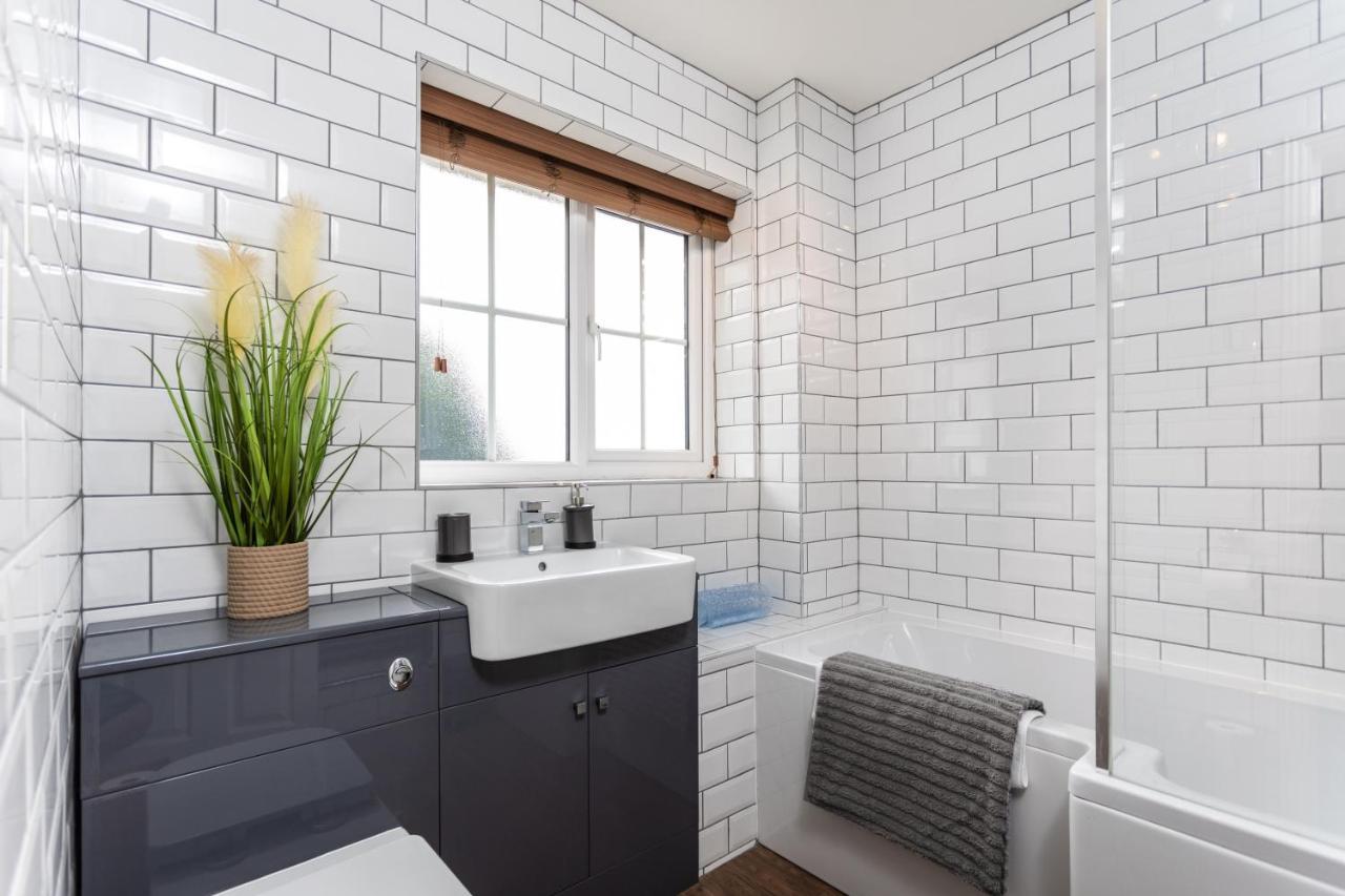 Maunsell House - Lovely Central Home Near Designer Outlets & Town With Parking 애슈퍼드 외부 사진